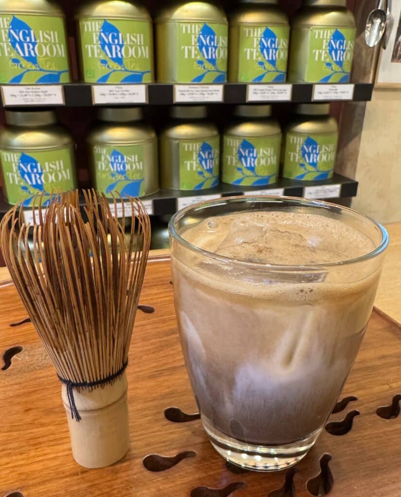 Kalter Hojicha Latte